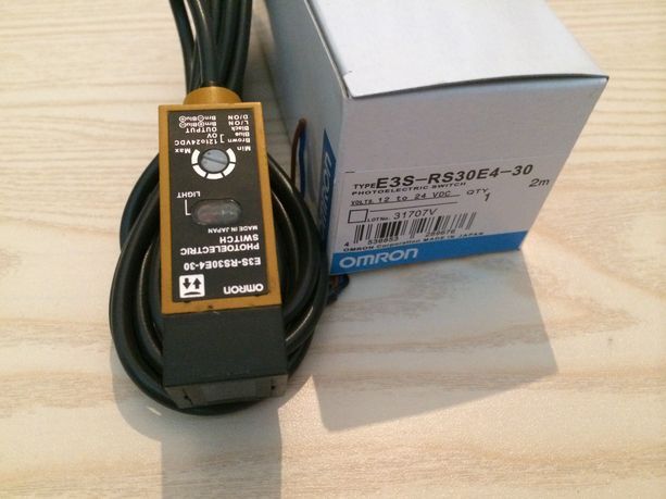 Omron E3S-RS30E4-30 Photoelectric Switch - OMRON