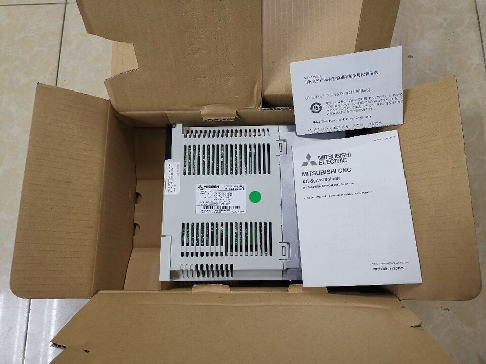 new 1PC Mitsubishi Servo drive unit MR-J2-200CT MR-J2200CT In Box - MITSUBISHI