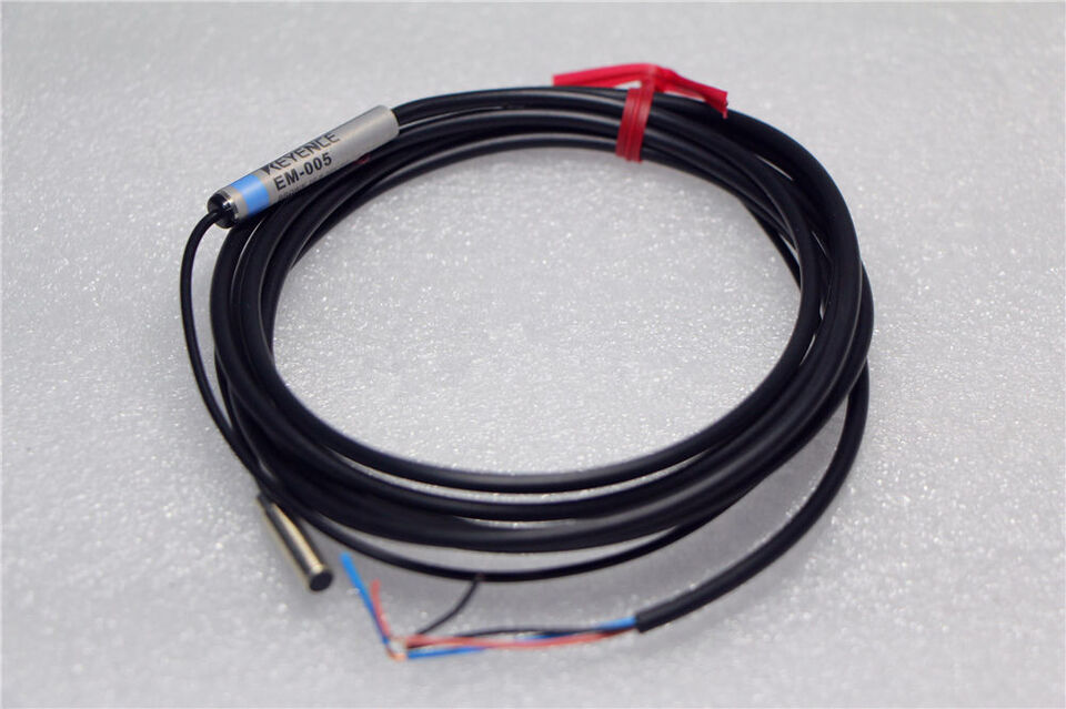 new 1PC Keyence Proximity Sensor EM-005 EM-005 In Box - KEYENCE