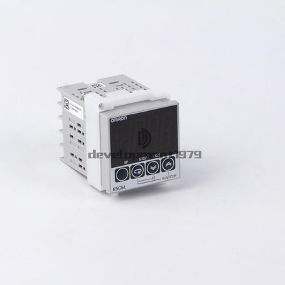 New One Omron Temperature Controller E5CSL-QTC 100-240VAC - OMRON