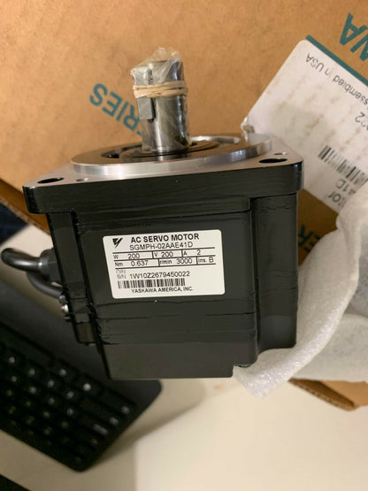 new 1PC YASKAWA SGMPH-02AAE41D Servo Motor In Box ping