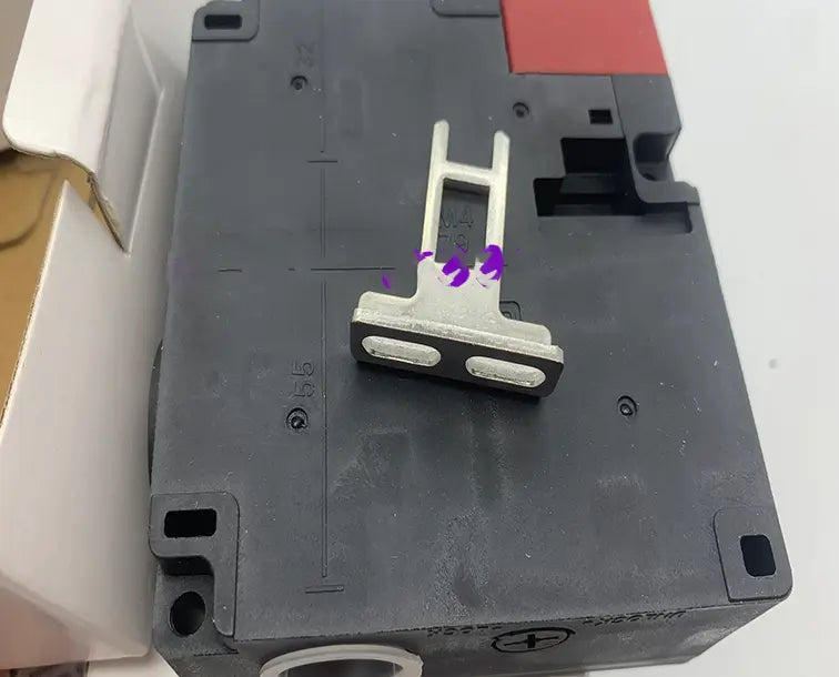 Omron D4NL-1HDG-B Safety Door Switch - New in Box - OMRON