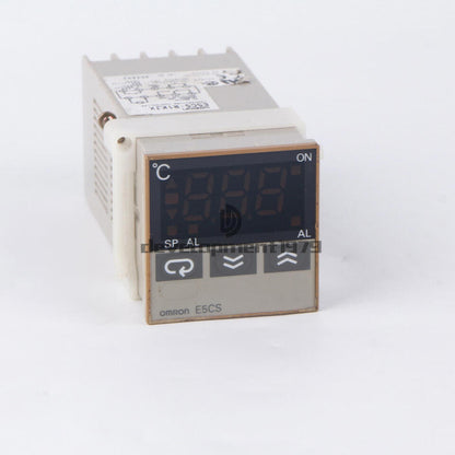 Omron E5CS-R1KJX Temperature Controller 100-240VAC Used - OMRON