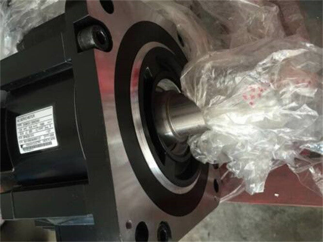 new 1PC  Yaskawa SGMGV-30ADA61 Servo Motor In Box ping