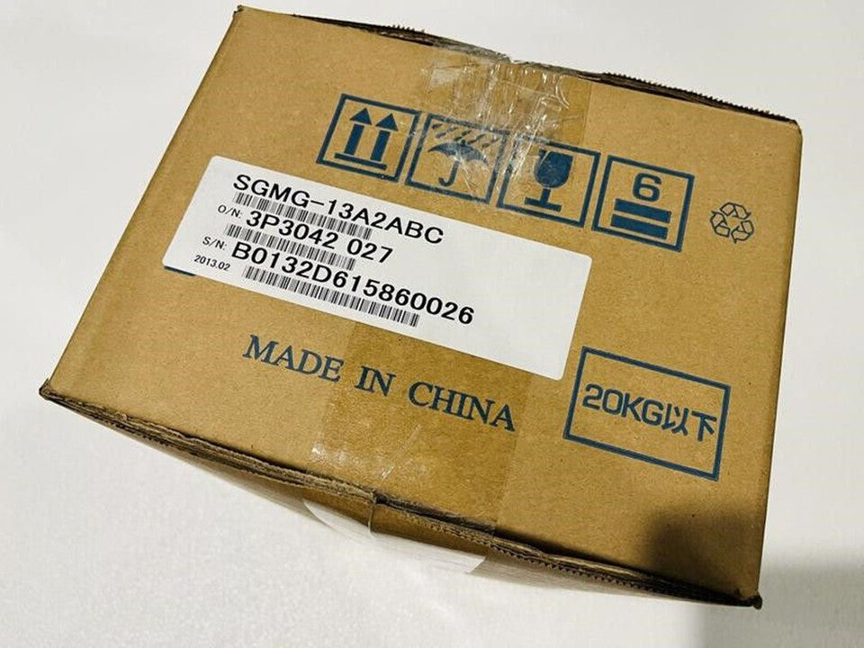 new 1PC Yaskawa SGMG-13A2ABC Servo Motor In Box ping