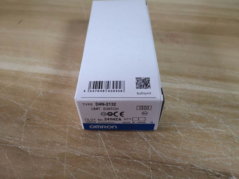 new 1PC  Limit Switch In Box   D4N-2132 D4N2132