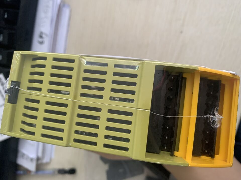 new 1PC PILZ 772100 PLC Module Safety Relays ping - LOGO NAME