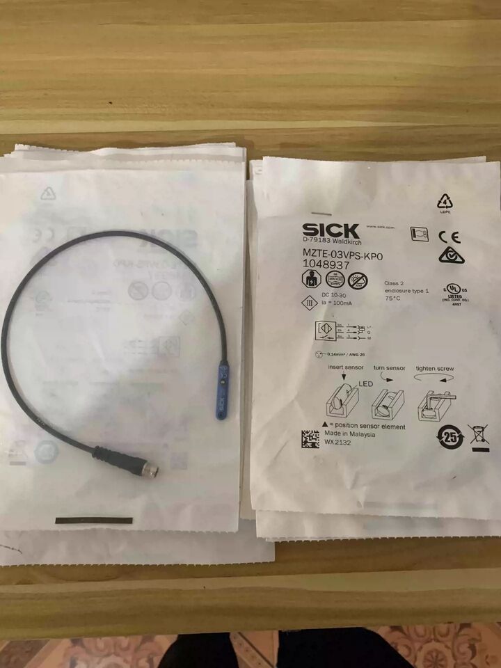 new SICK MZTE-03VPS-KP0 Magnetic Switch One - SICK