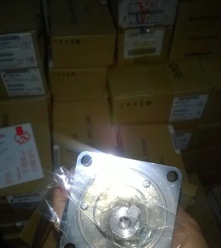 new Fuji GYS401DC2-T2C 1PC GYS401DC2T2C Servo Motor ping