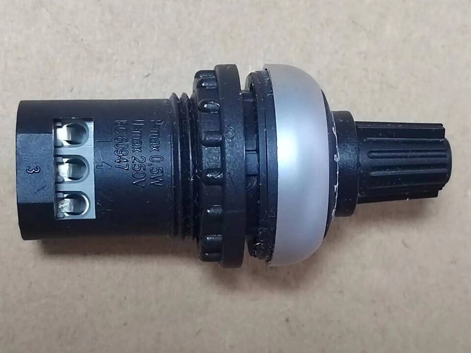 new 1PCS M22-R4K7 resistance 4.7K Potentiometer - OMRON