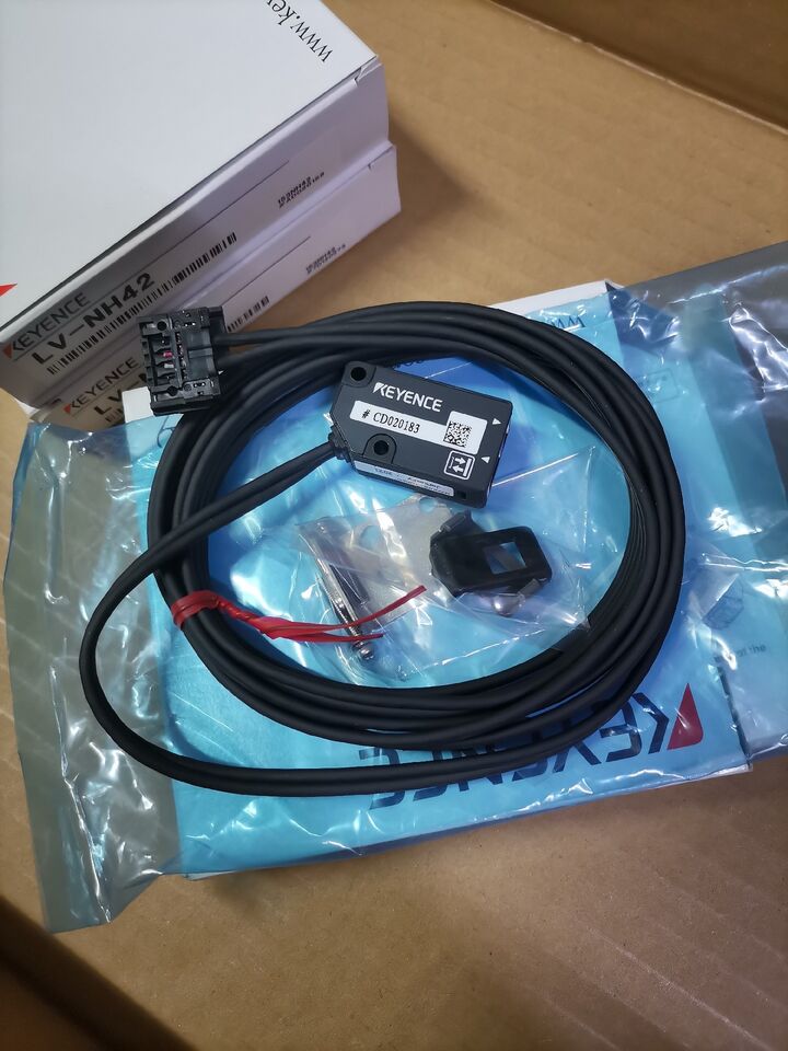 new 1PC Keyence LV-NH42 Laser Sensor In Box ping LVNH42 - KEYENCE