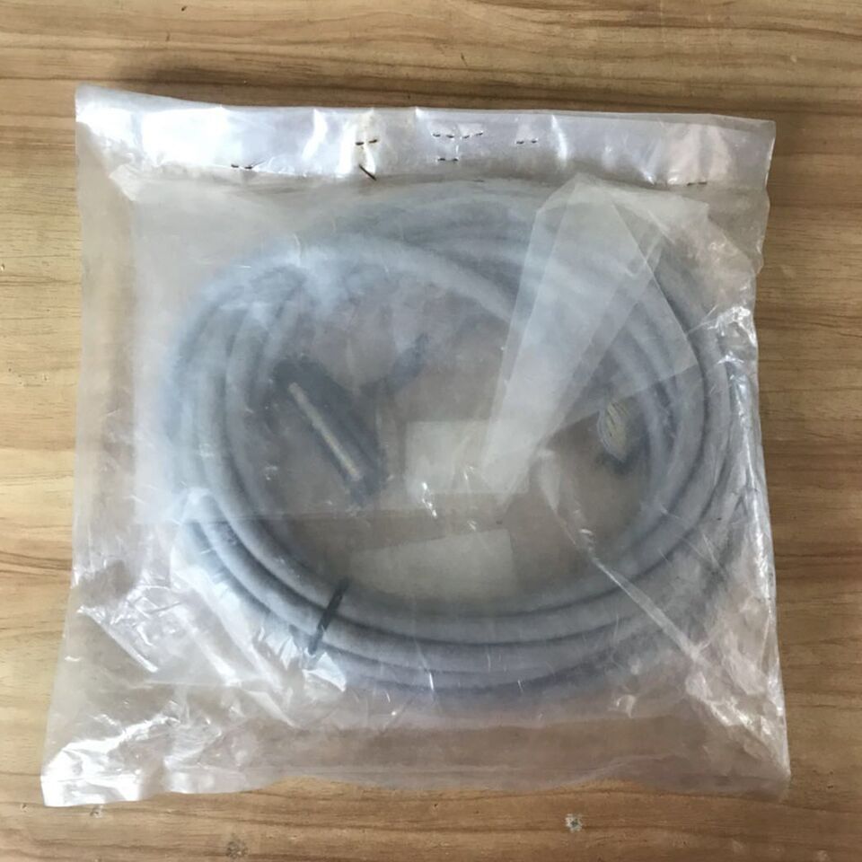 new Omron XW2Z-500B 5M Cable One XW2Z500B - OMRON