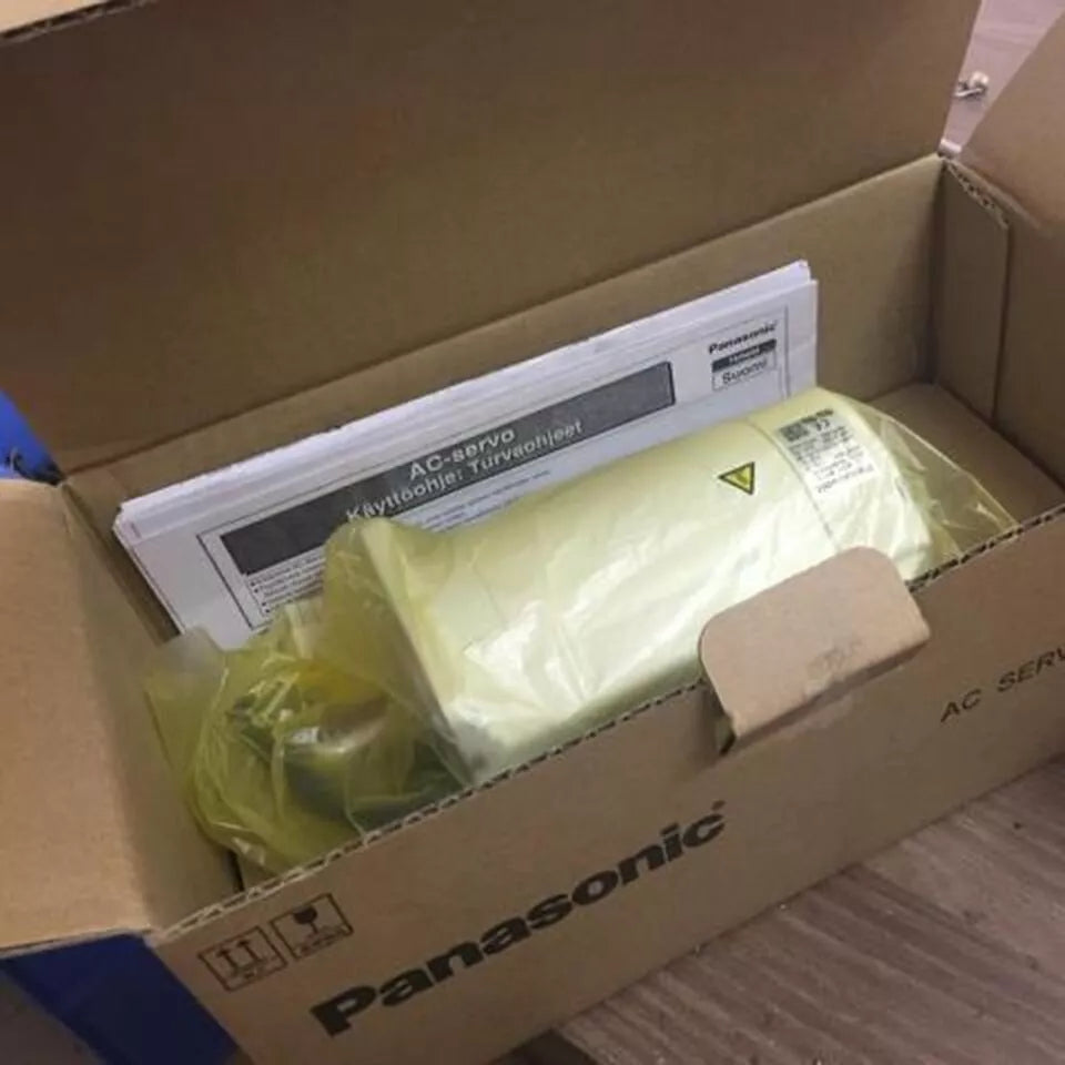 new 1PC  Panasonic MSM082P1E Servo Motor In box ping