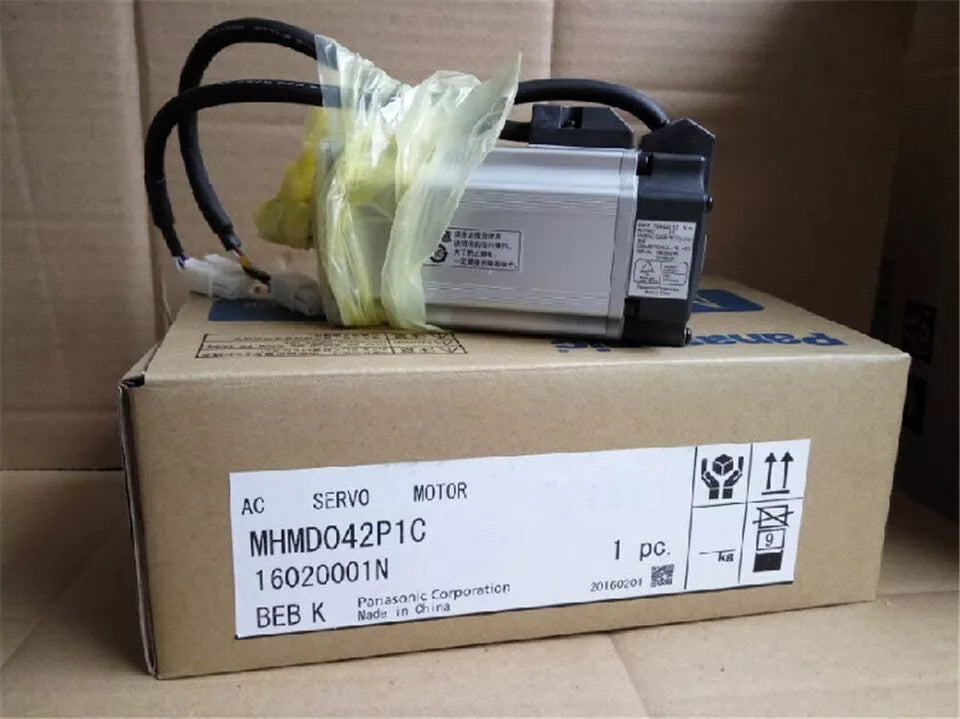 new 1PC Panasonic MHMD042P1C Servo Motor In Box ping - PANASONIC