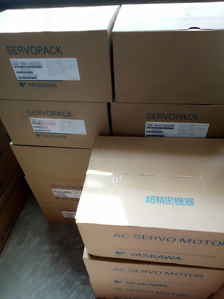new 1PC  Yaskawa SGMPS-04ACA41 Servo Motor In Box ping