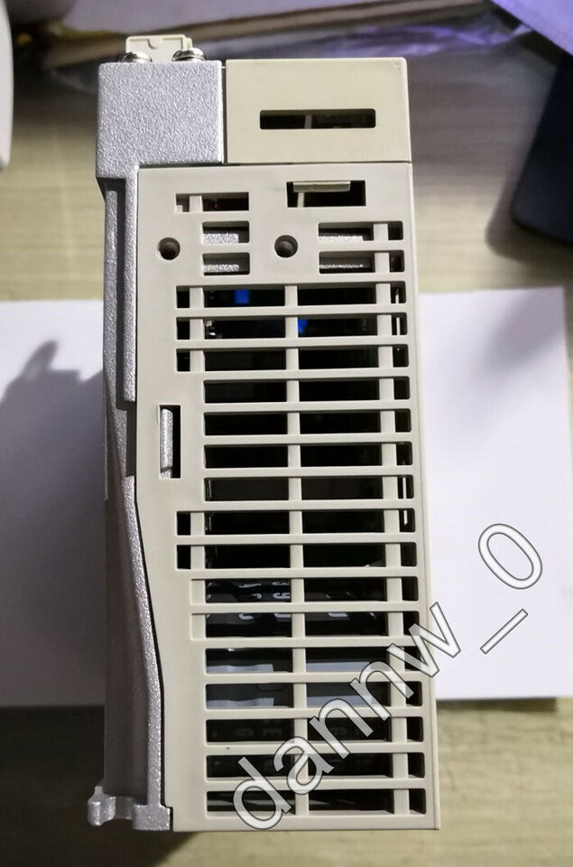 new Omron R7D-AP01H AC Servo Drive - OMRON