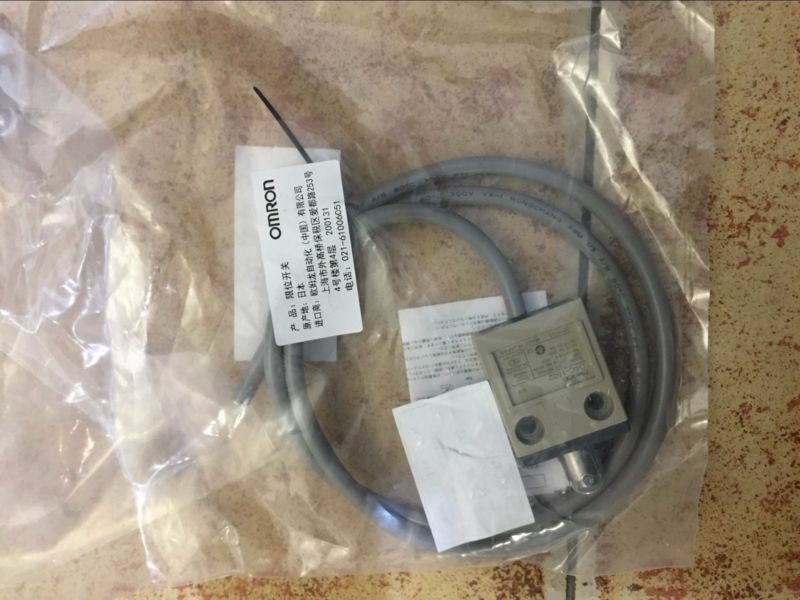 new 1PC OMRON D4C-1502 Limit Switch D4C1502 - OMRON