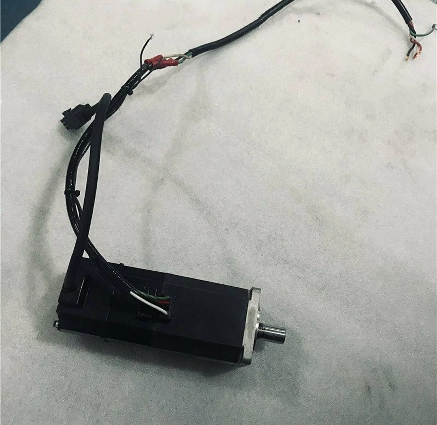 used Mitsubishi HC-KFE43B servo motor in good condition - MITSUBISHI [1]