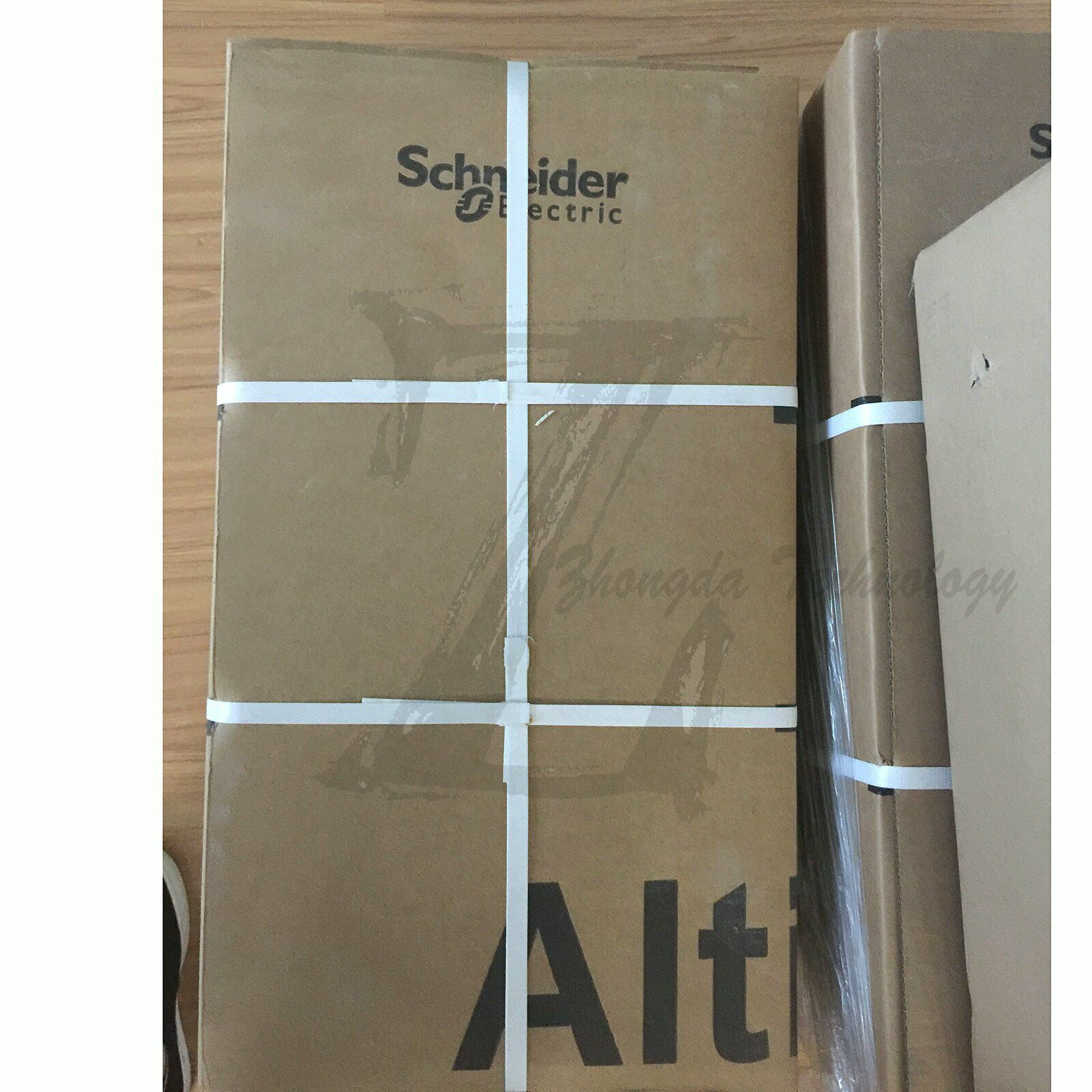 Schneider ATV71HD37N4Z : Variable speed drive 37kW 50HP - 480 V - EMC filter - SCHNEIDER