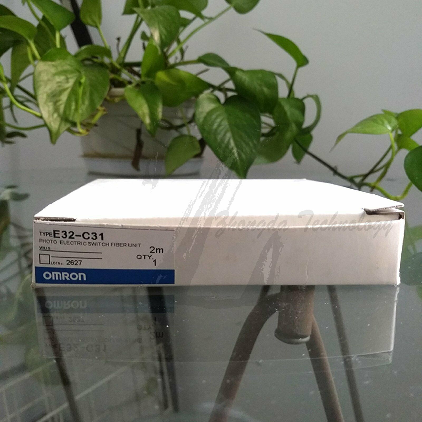 NEW Omron E32-C31 2M fiber optic sensor diffuse reflection type - OMRON