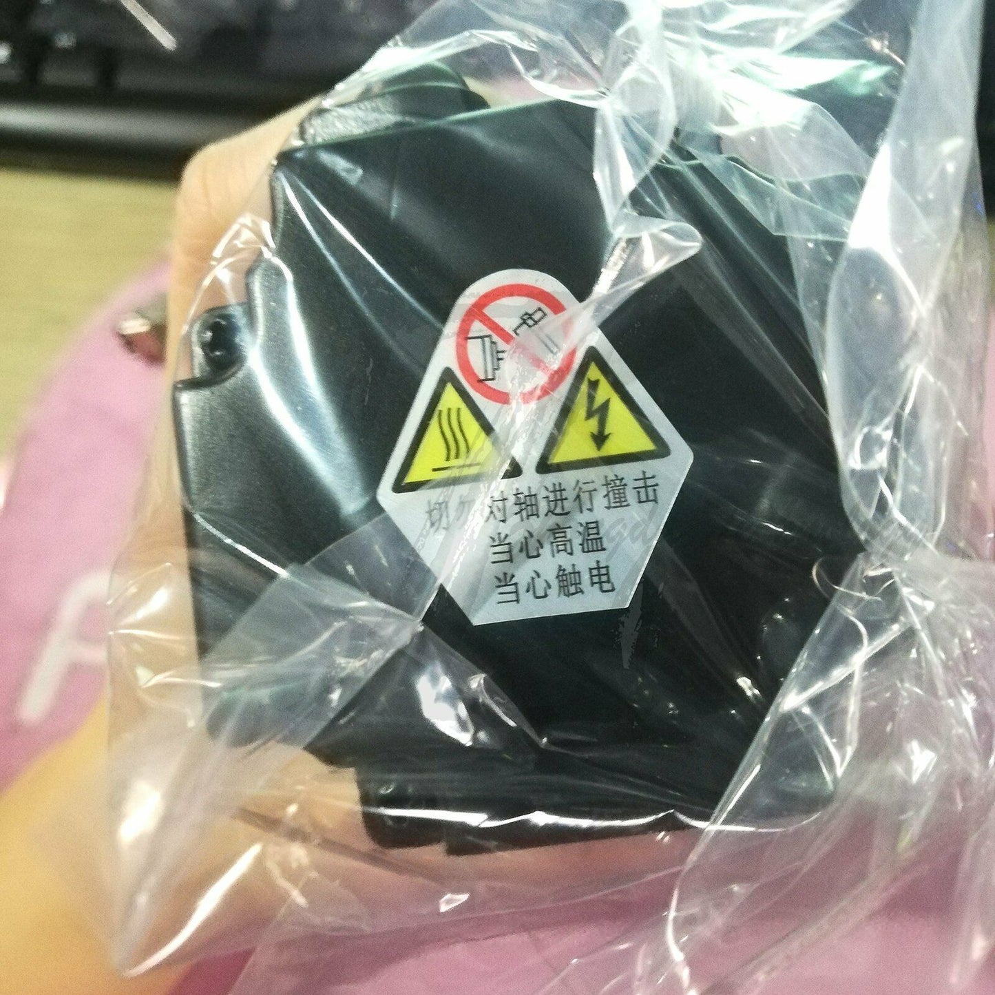 New In Box Yaskawa SGMJV-04ADD6E AC servo motor - YASKAWA