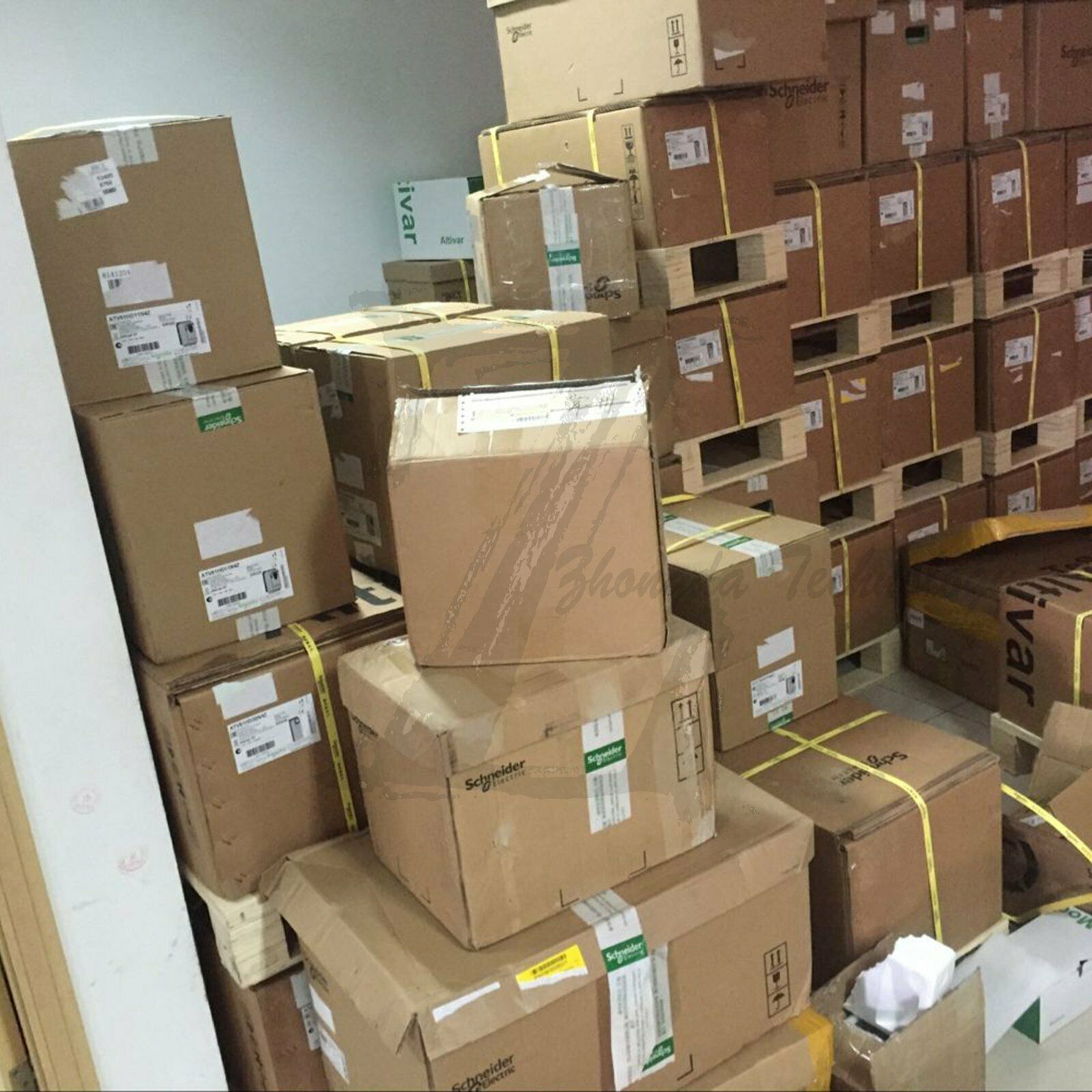 Schneider ATV71HD22N4Z : Variable speed drive 22kW 30HP - 480 V - EMC filter - SCHNEIDER