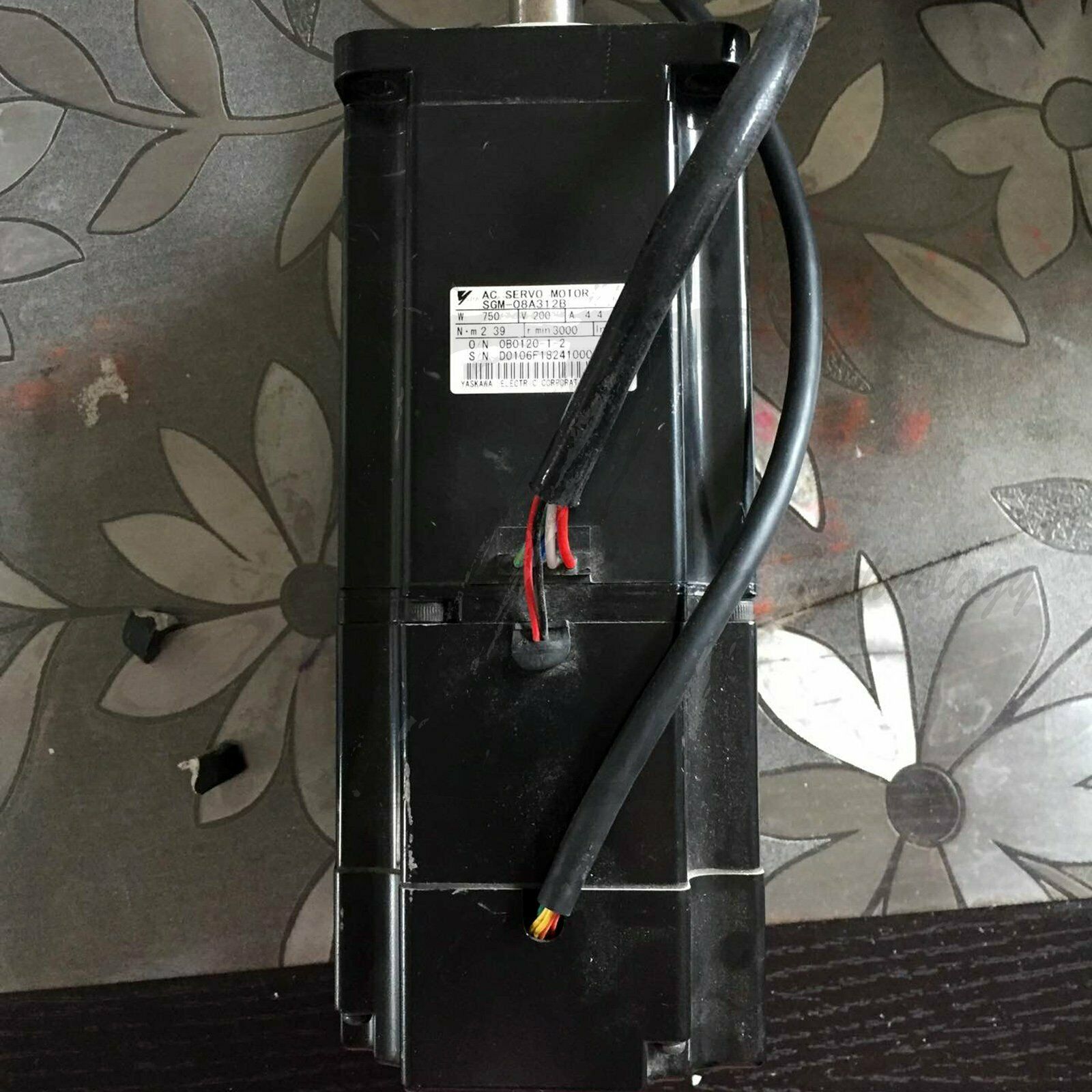 Used Yaskawa servo motor SGM-08A312B good - YASKAWA