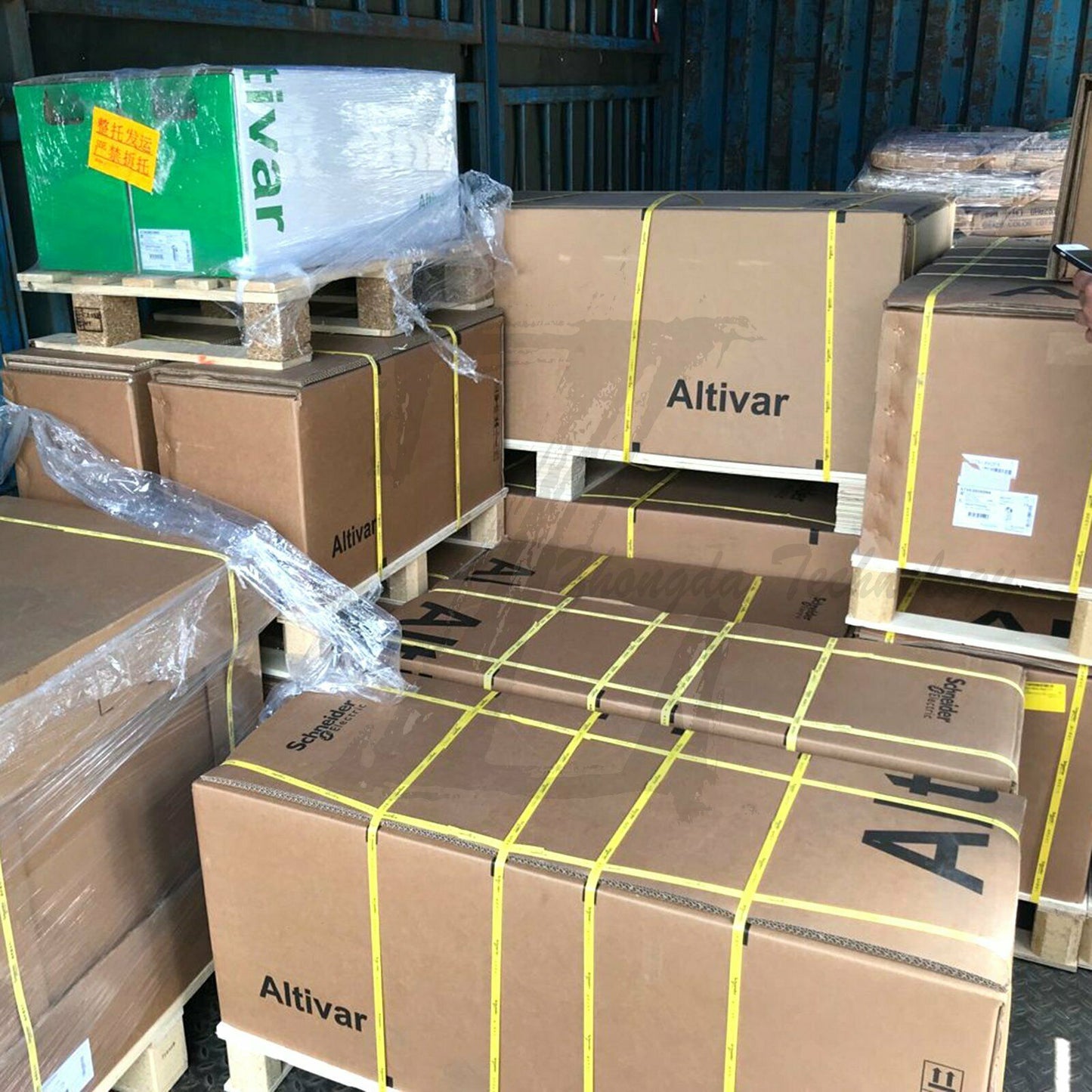 Schneider inverter ATV61HC13N4 : ATV61 132kW 3P 380VAC - SCHNEIDER