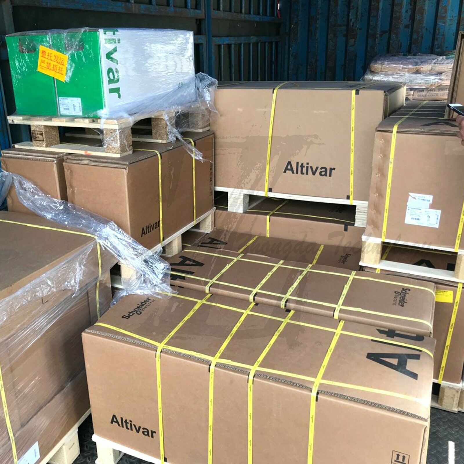 Schneider inverter ATV61HC13N4 : ATV61 132kW 3P 380VAC - SCHNEIDER