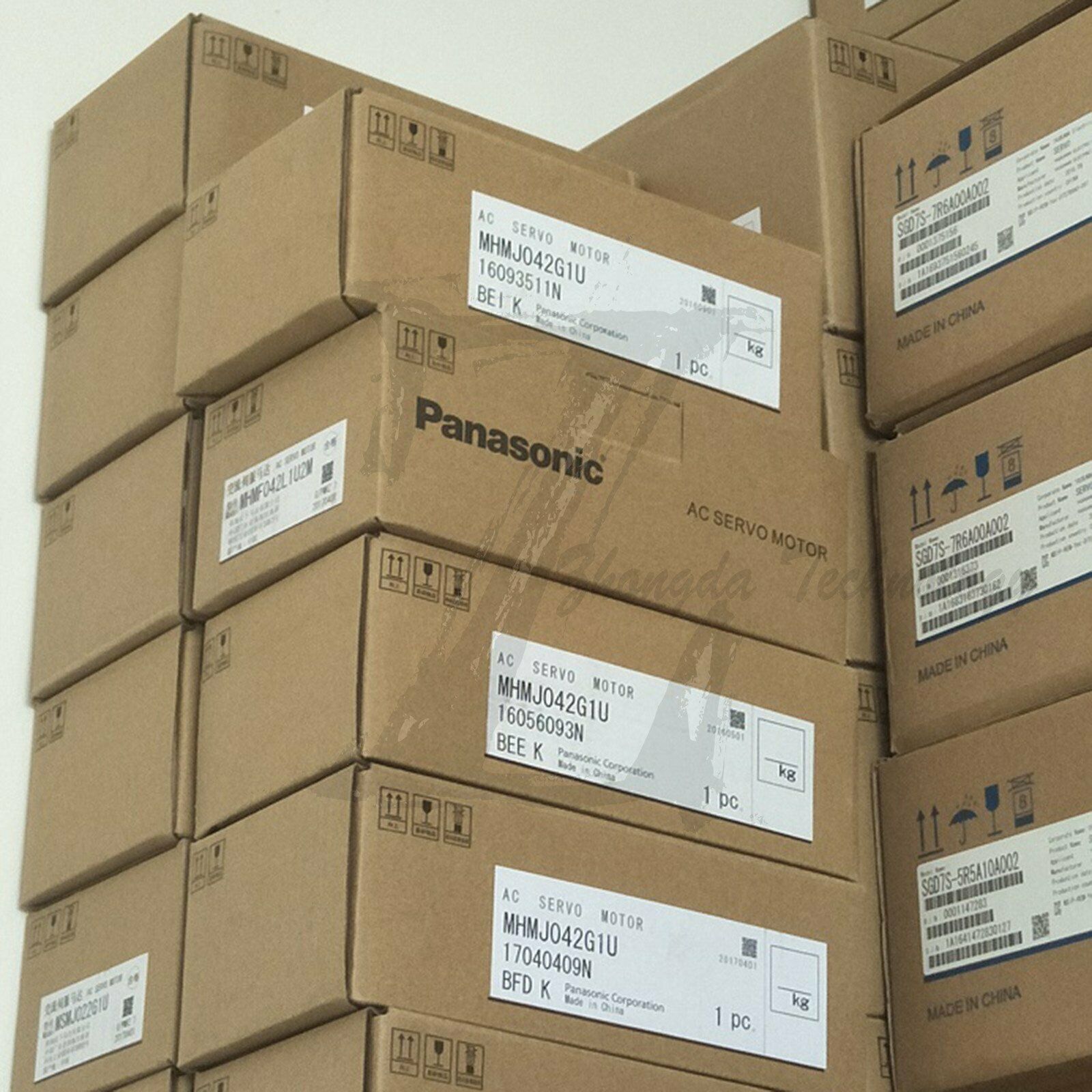 New In Box 1PC Panasonic MSMD5AZP1T Servo Motor - PANASONIC