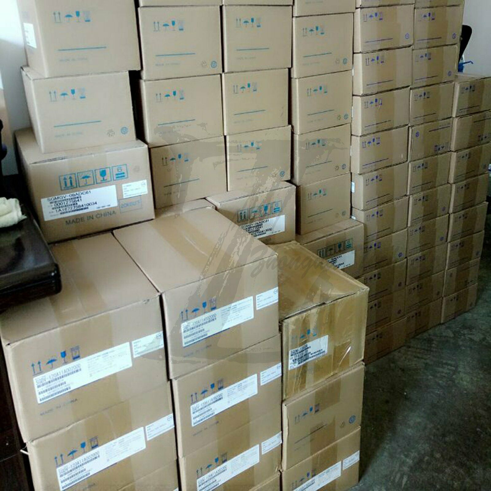 New In Box Yaskawa SGMAH-01BAA21 AC servo motor - YASKAWA