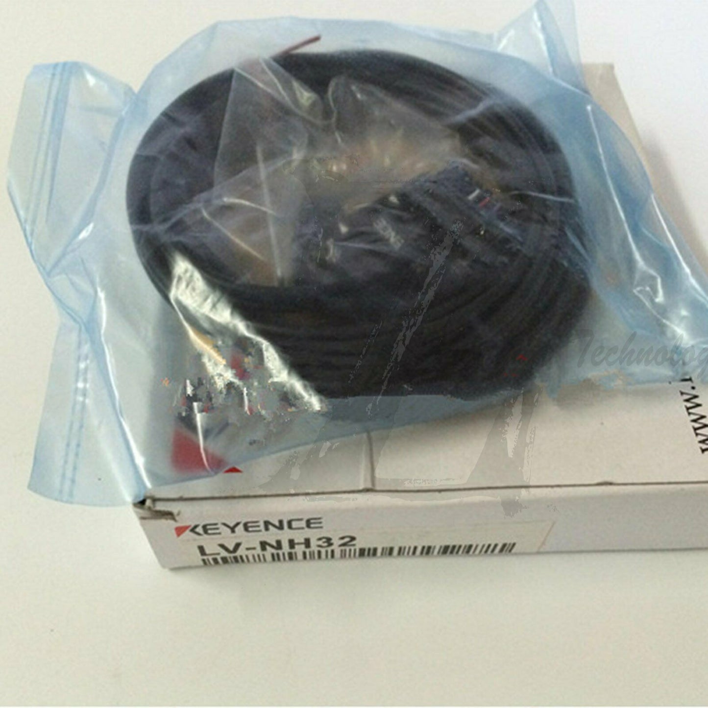 New in box Keyence LV-NH32 sensor LVNH32 - KEYENCE