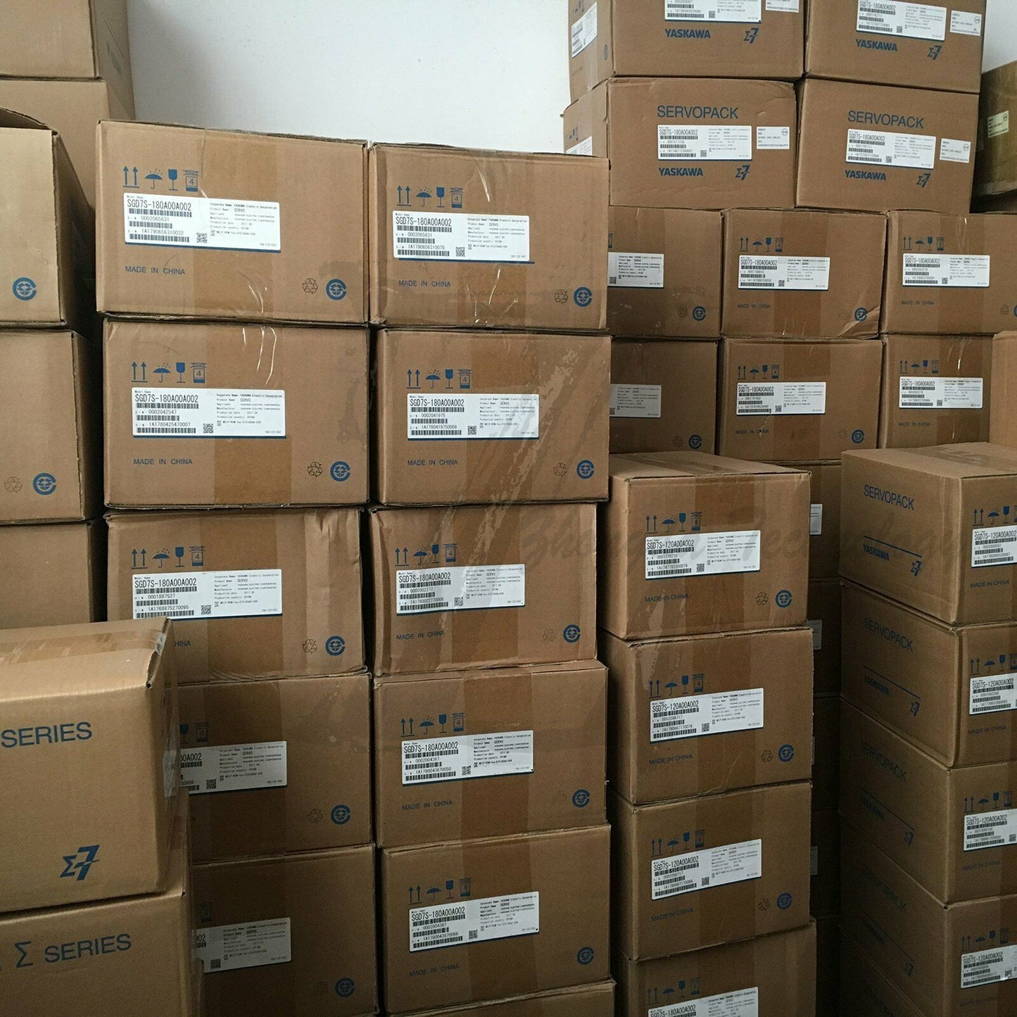 New In Box Yaskawa SGMPS-08ACA61 AC servo motor - YASKAWA