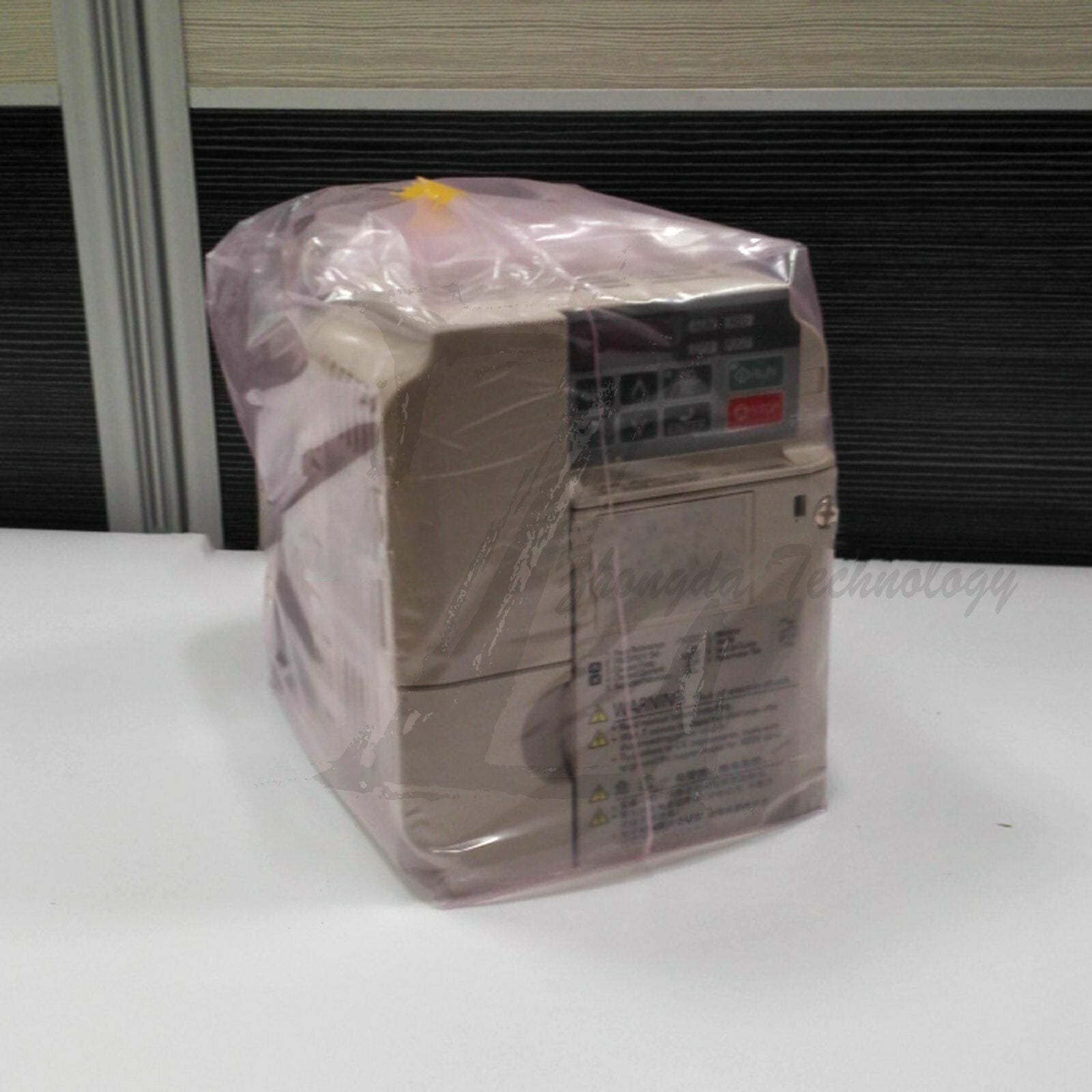 NEW Yaskawa Inverter V1000 CIMR-VBBA0006BAA Single Phase 220V 0.75/1.1KW - YASKAWA