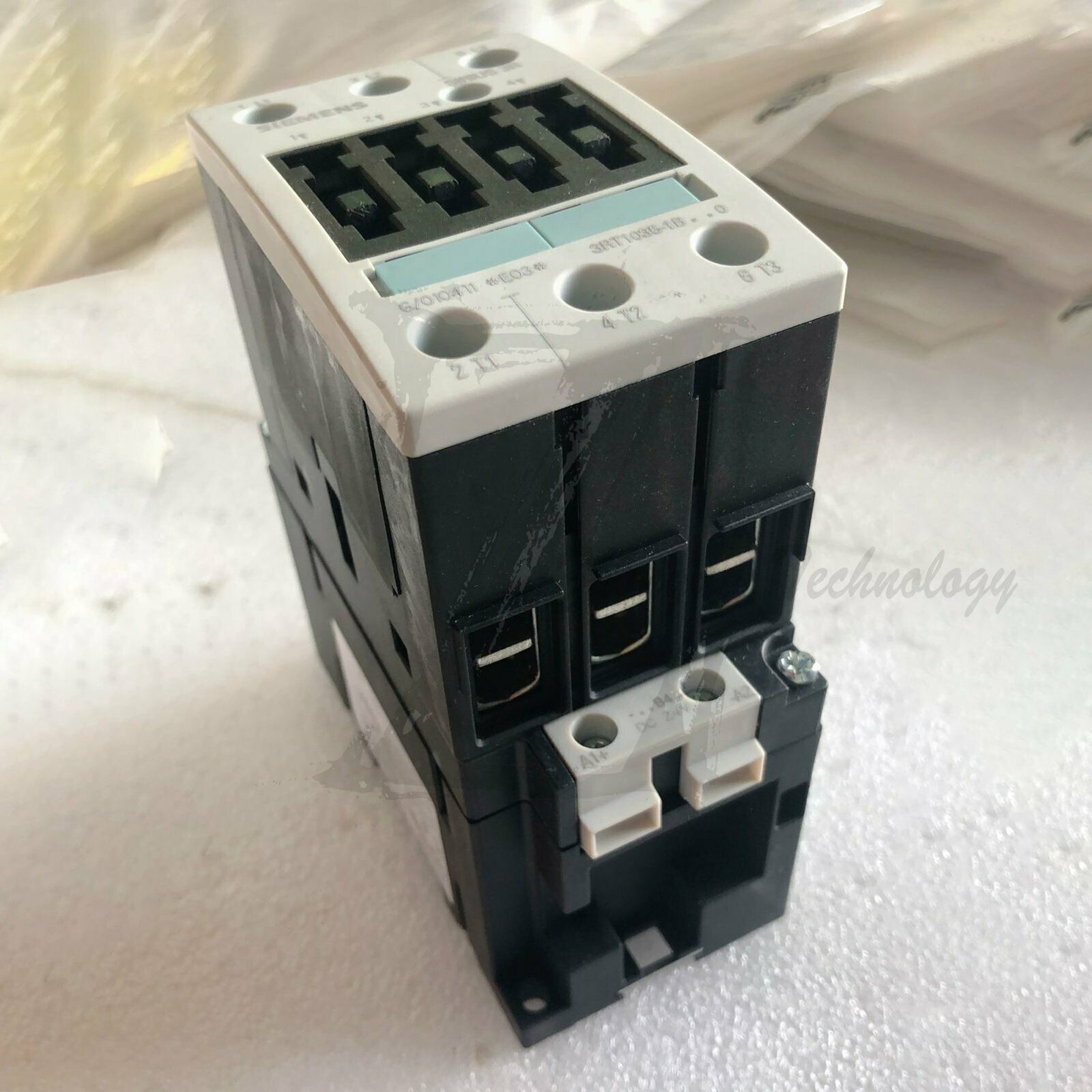 New Siemens contactor 3RT1035-1BB40 Siemens