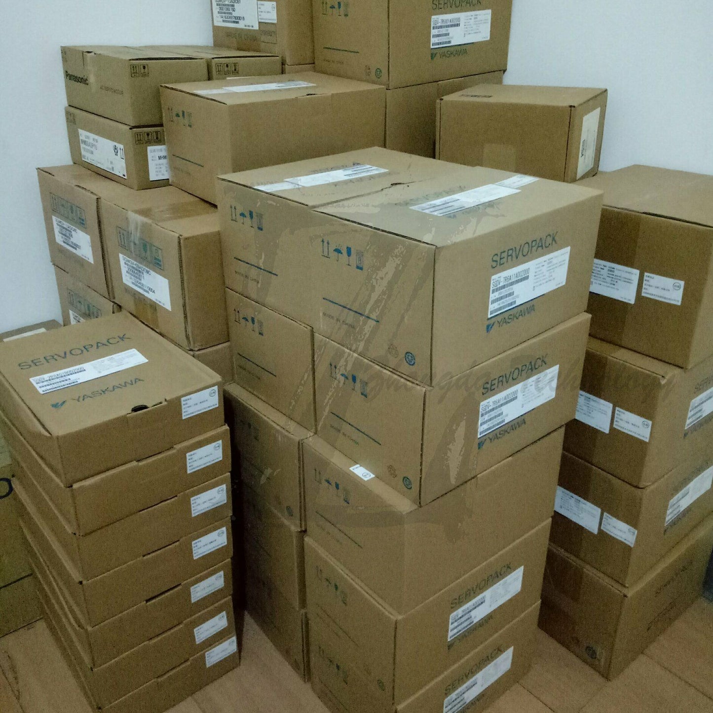 New In Box Yaskawa SGMMJ-A3B2AA1 SGMMJA3B2AA1 - YASKAWA