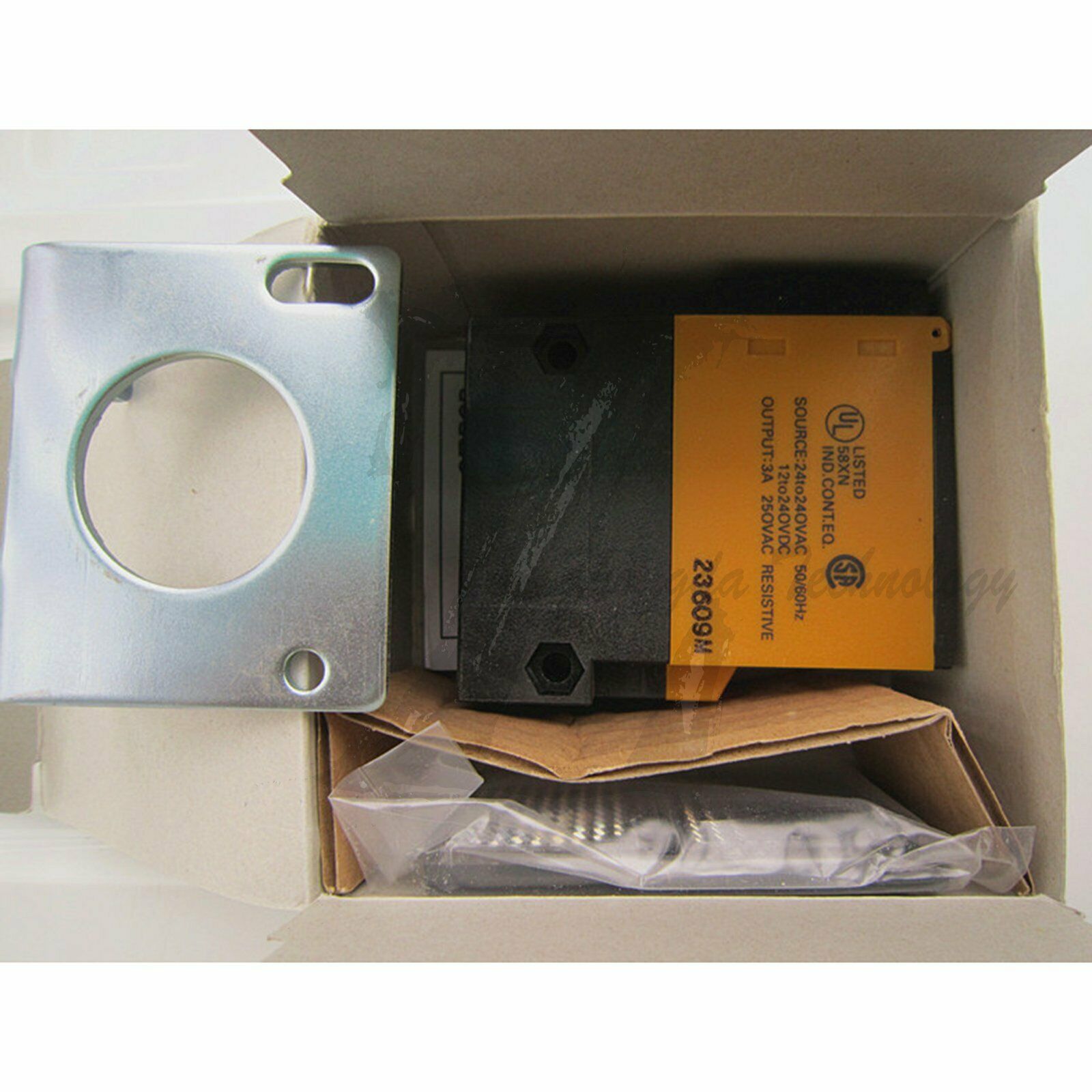 NEW Omron photoelectric switch E3B2-R5M4D-US-3