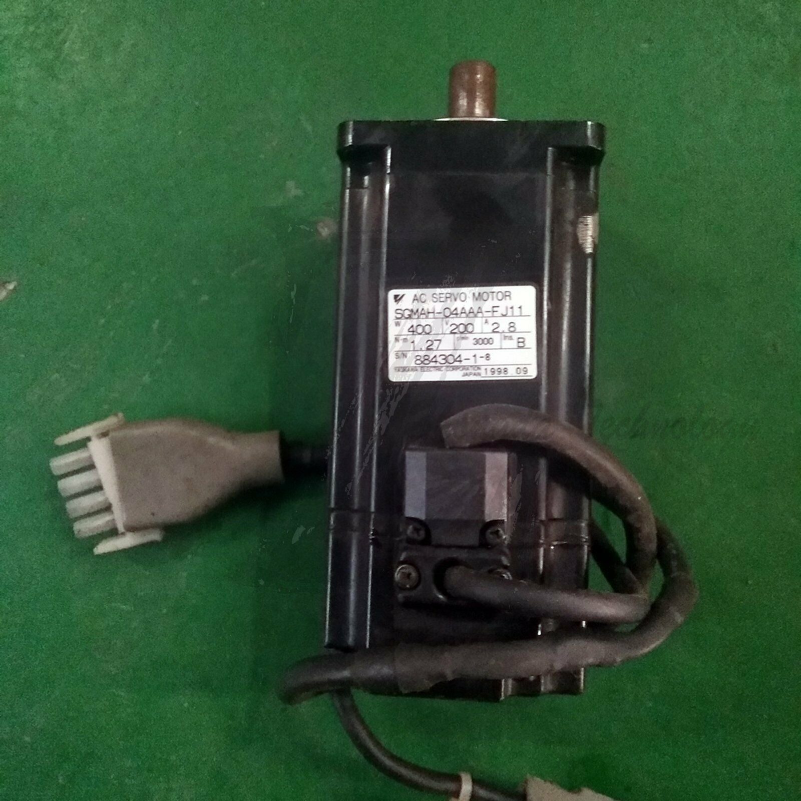 Used Yaskawa servo motor SGMAH-04AAA-FJ11 Tested In Good Condition - YASKAWA