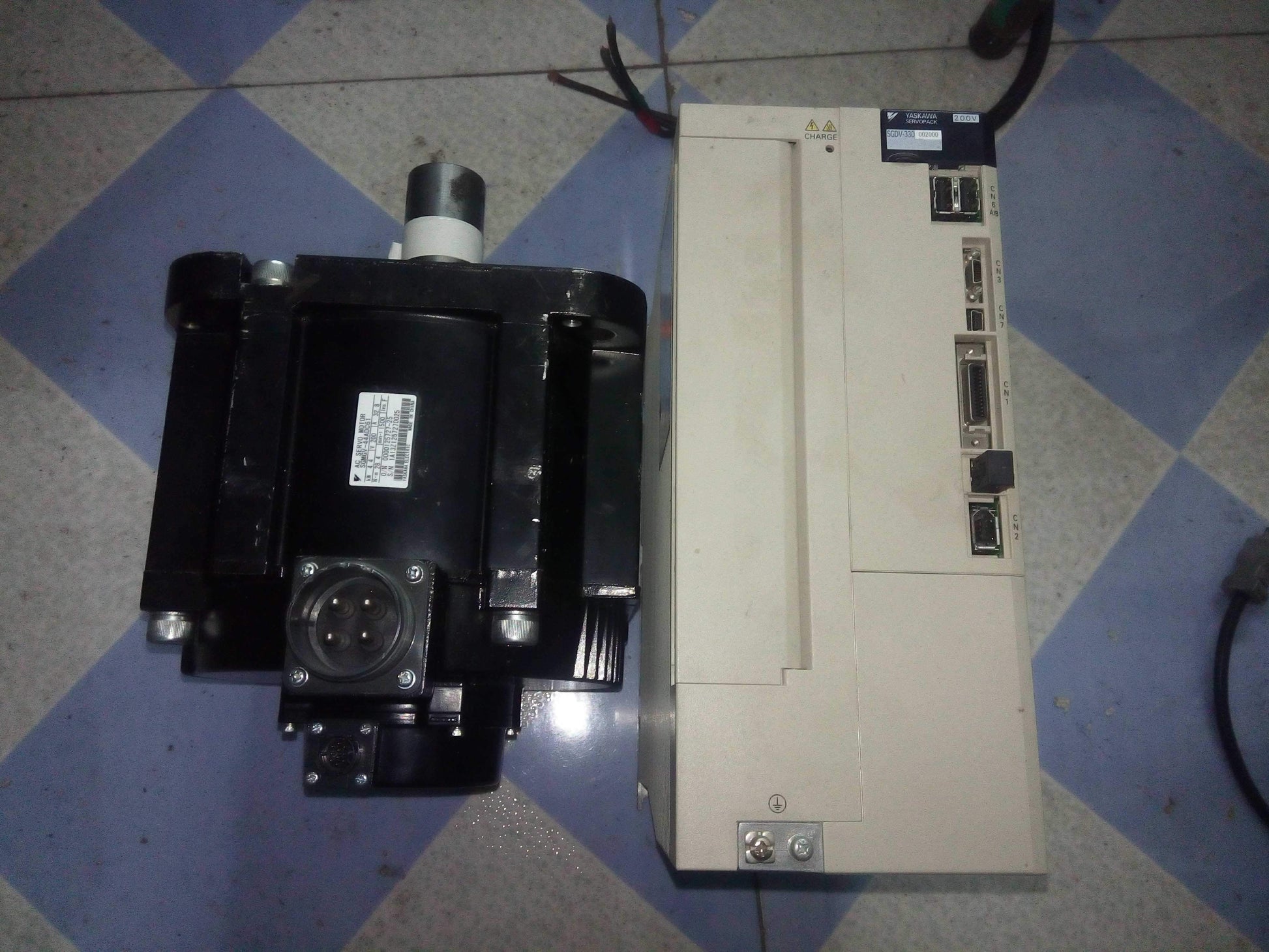 SGMGV-44ADC61 SGDV-330A01A - YASKAWA