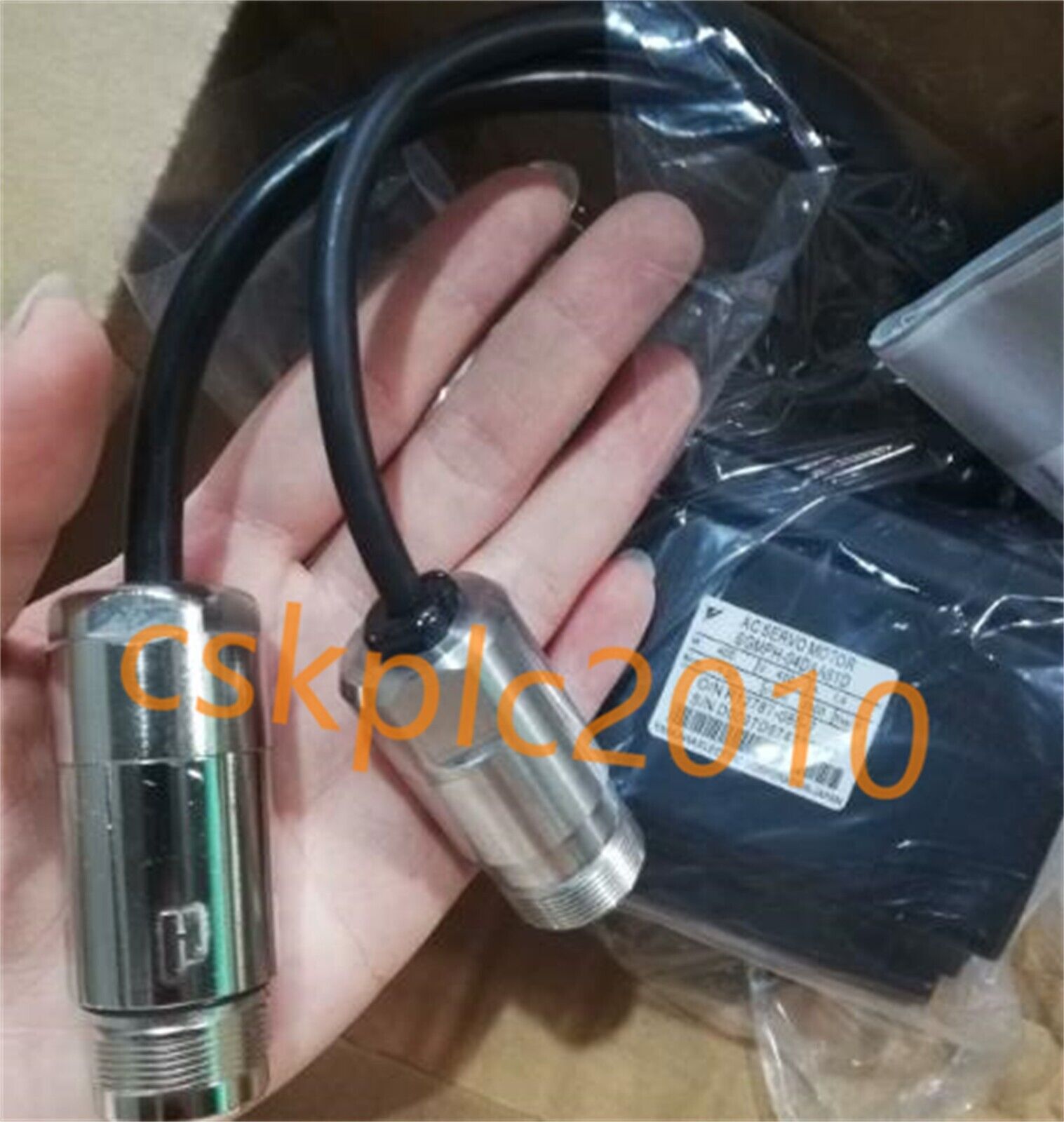 Yaskawa SGMPH-04DAA61D 400W Servo Motor - New in Box - YASKAWA