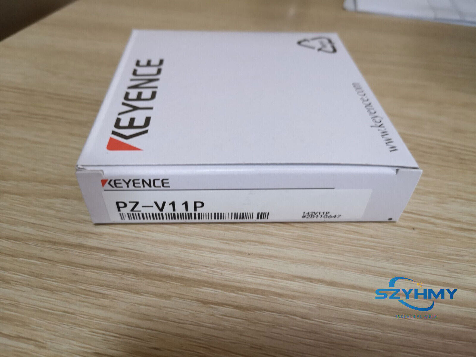 KEYENCE PZ-V11P Photoelectric Sensor - Compact and Reliable - KEYENCE