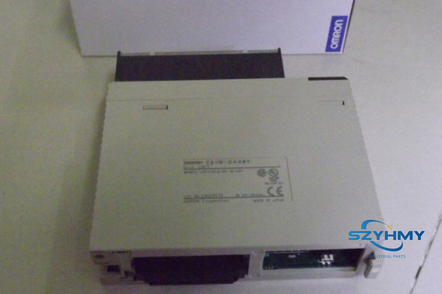 Omron CS1W-DA08V Programmable Controller New In Box - OMRON