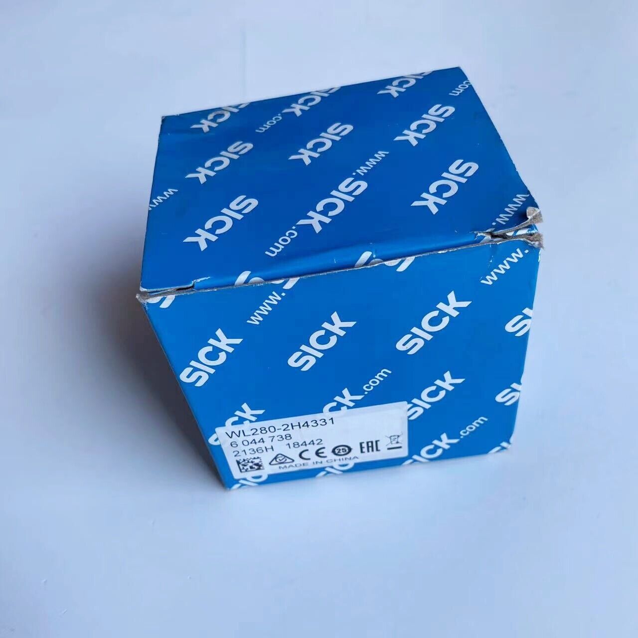 NEW SICK WL280-2H4331 Photoelectric Switch for Reliable Sensing - SICK