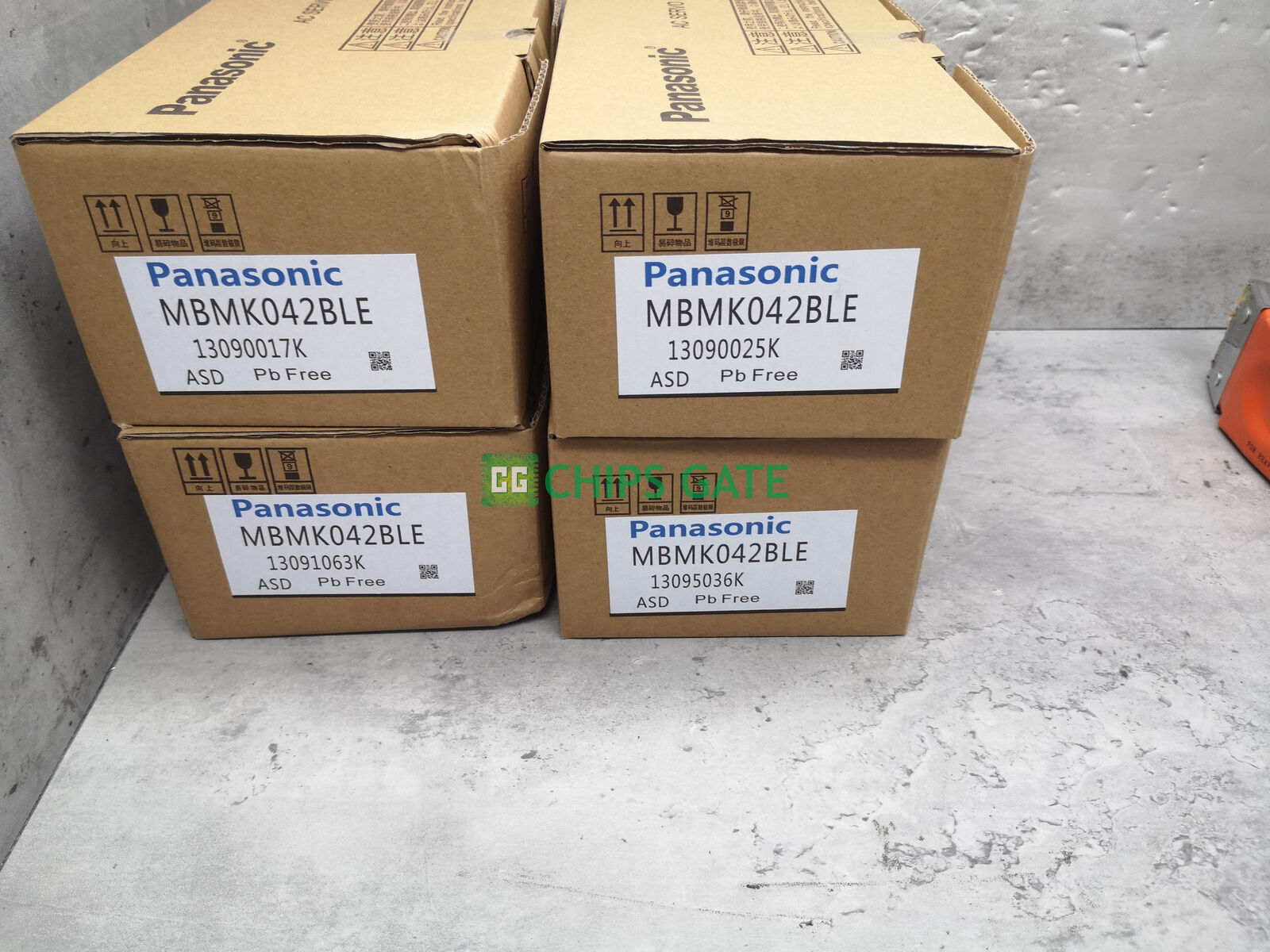 Panasonic Servo Motor MBMK042BLE1 - 1PC New in Box - PANASONIC